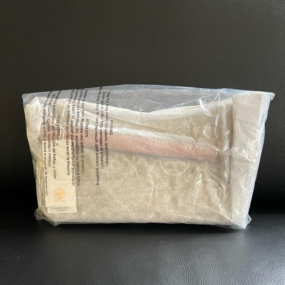 T MONOGRAM EMBOSSED STUDIO BAG - Picture 12 of 12